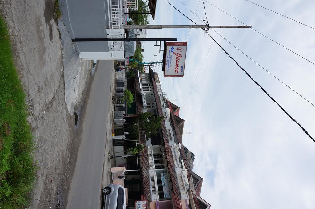 Jesnic Hotel Padang  Exterior foto