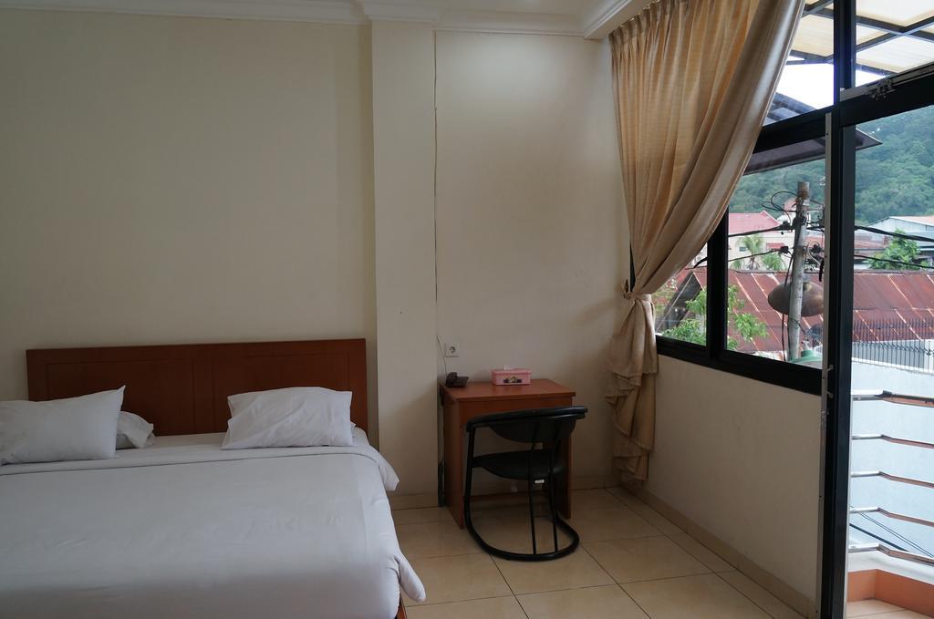 Jesnic Hotel Padang  Zimmer foto