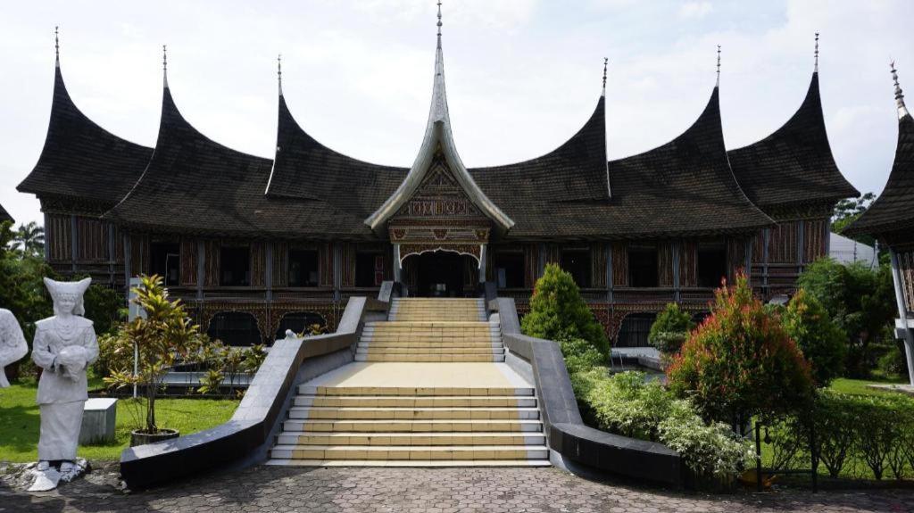 Jesnic Hotel Padang  Exterior foto